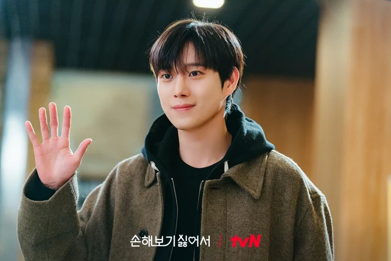 Нет выгоды, нет любви (2024)